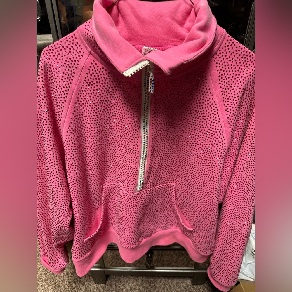 Queen of sparkles top size medium